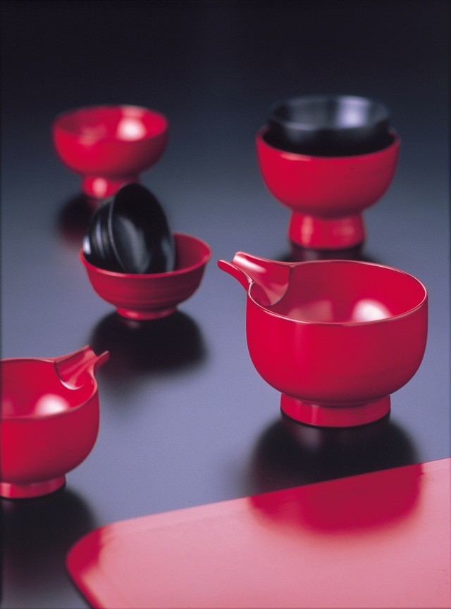 伝統を受け継ぐ越前漆器の酒器